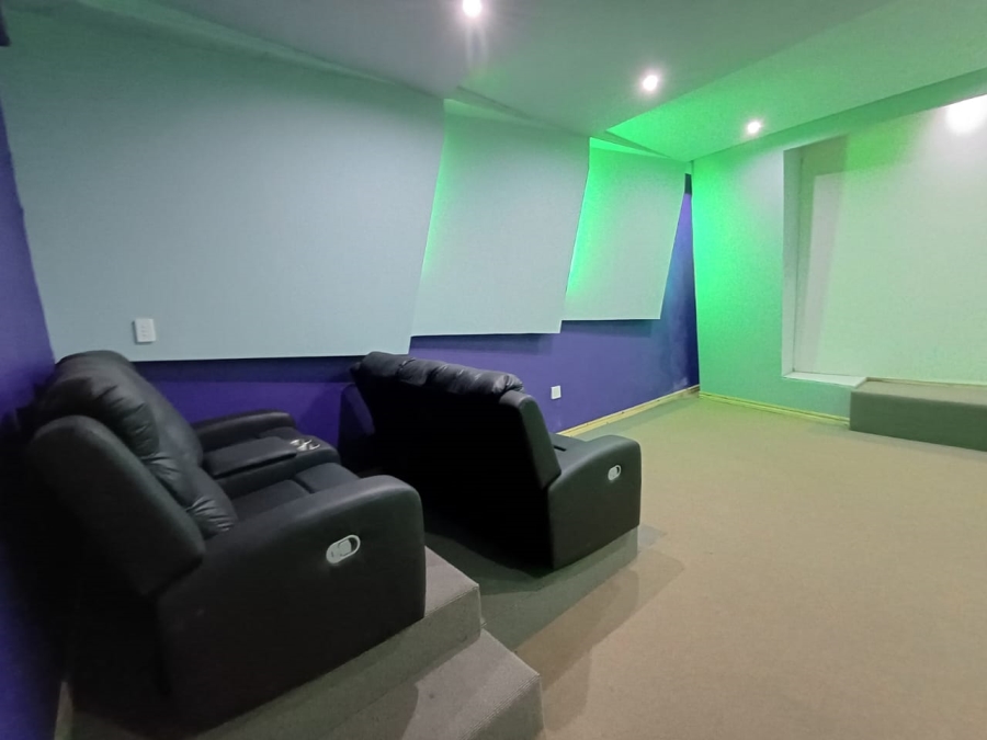 5 Bedroom Property for Sale in Xanadu Eco Park North West